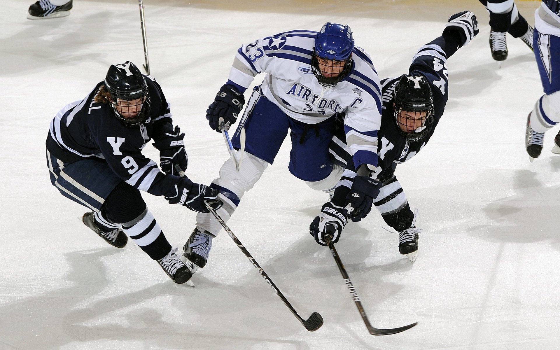 中超球队年度平均压迫区域可视热图，2021中超各队平均年龄